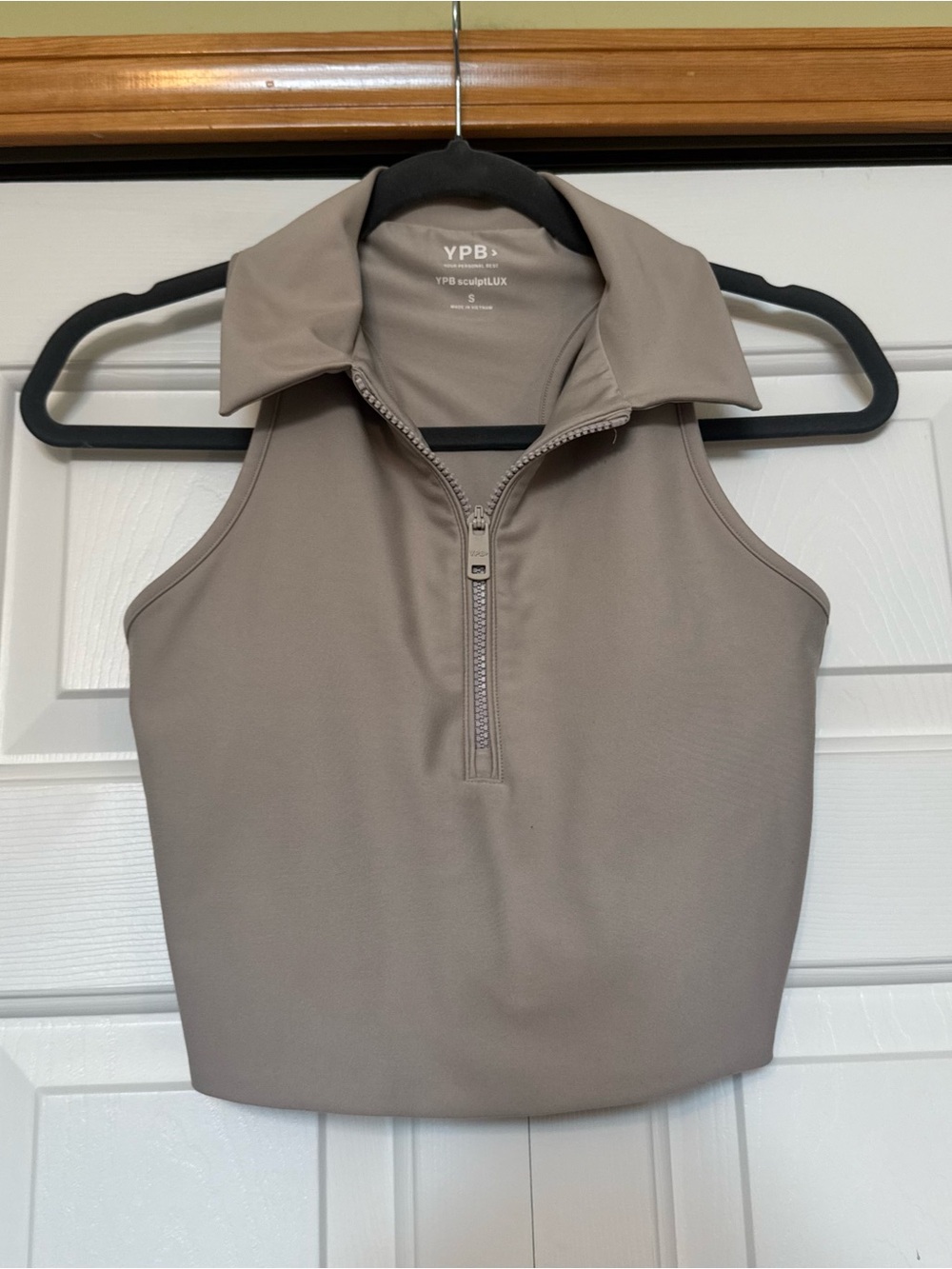 Abercrombie & Fitch YPB sculptLUX Plunge Zip Collared Slim Tank